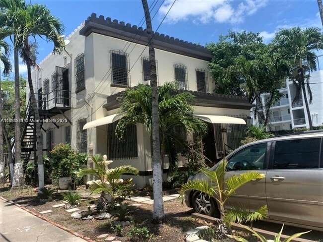 Photo - 371 NW 3rd St Unidad L