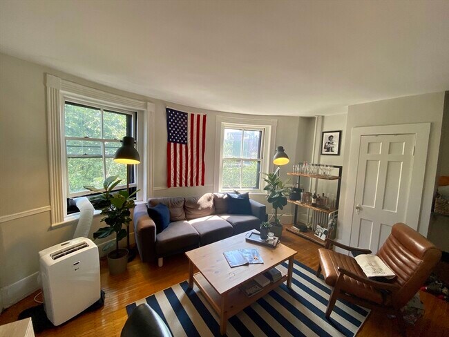 Building Photo - 81 Mt Vernon St Unit 7