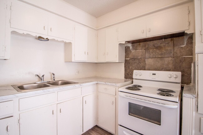 Photo - 1921 73rd St