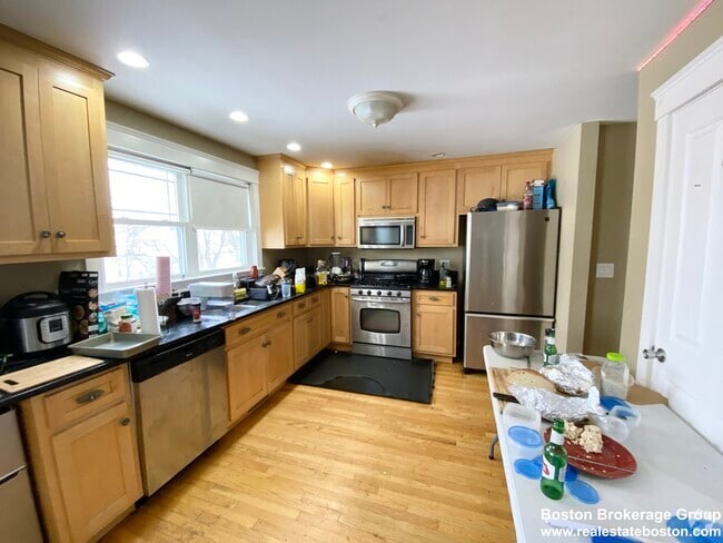 Building Photo - 29 Iroquois St Rental