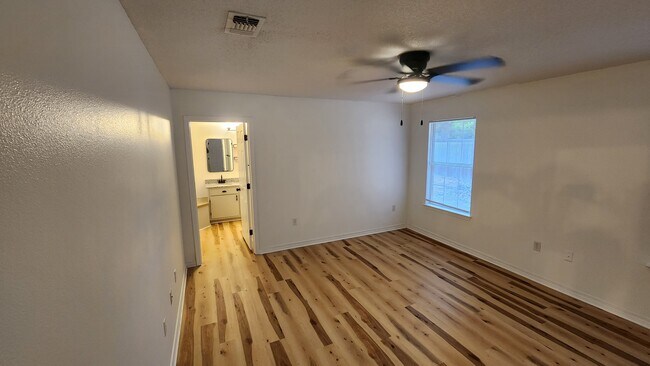 Photo - 8625 Laredo St