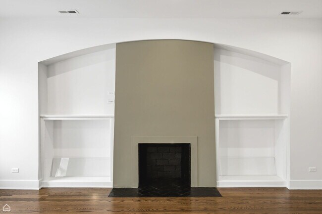 Photo - 6914 N Sheridan Rd