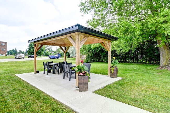 Photo - Flamingo Apartments