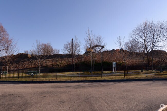 Picnic Area - Ships Cove Apartments