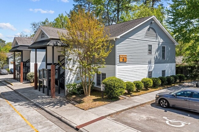 Photo - 943 Morreene Rd