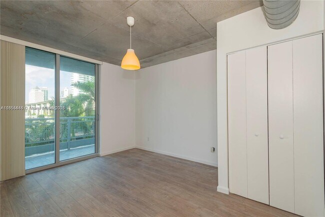 Building Photo - 690 SW 1st Ct Unit 405 Rental