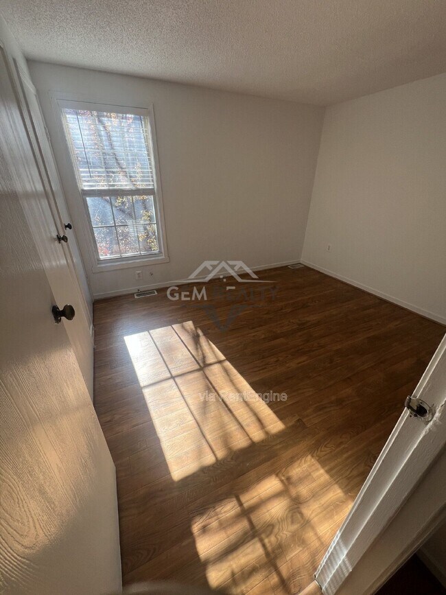 Photo - 405 Carnaby St