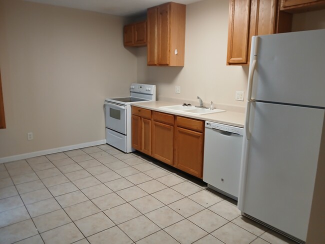 Building Photo - 510 S Poplar St Rental