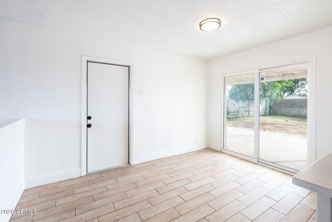 Photo - 157 W Juniper St