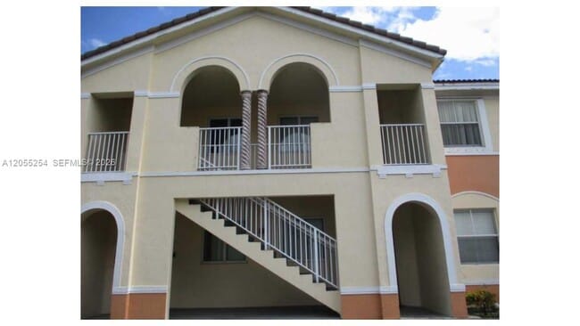 Building Photo - 1568 SE 26th St Unit 204
