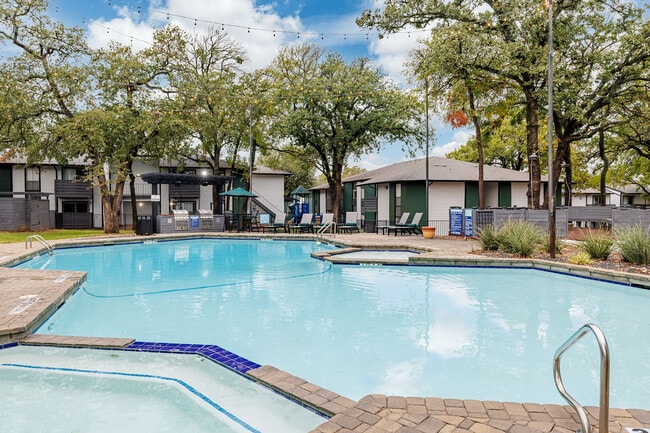 EXT-004_WashingtonApt_ExterAm_1225K7_XS - The Washington Apartment Homes