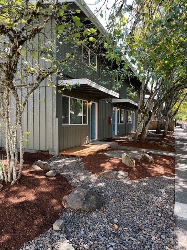 Photo - (248) 2 Bdrm / 1 Bath Town Home - Newly Remodeled Unidad 1716-1 (R)