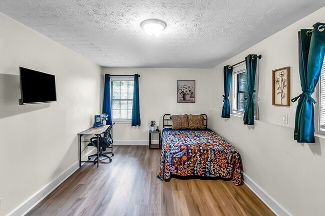 Photo - 1812 Wiggins Cir SW