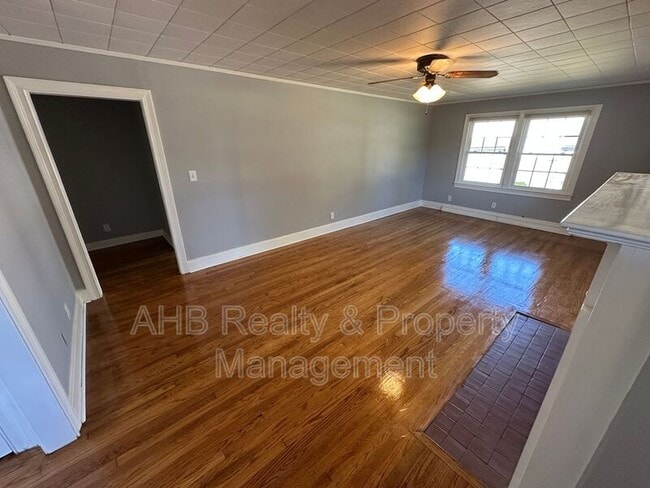 Photo - 528 Baldwin Rd