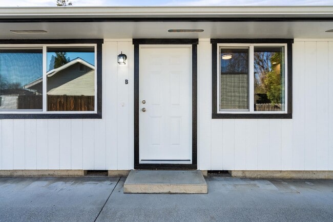 Photo - 1028 W 11th St