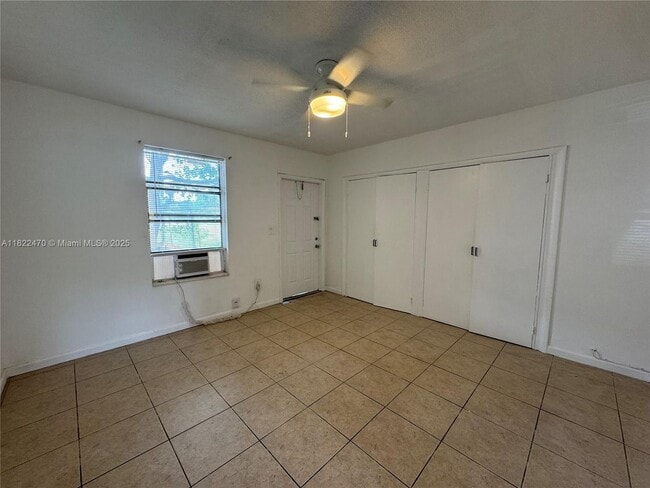 Building Photo - 19121 NE 25th Ave Unit 2-2 Rental