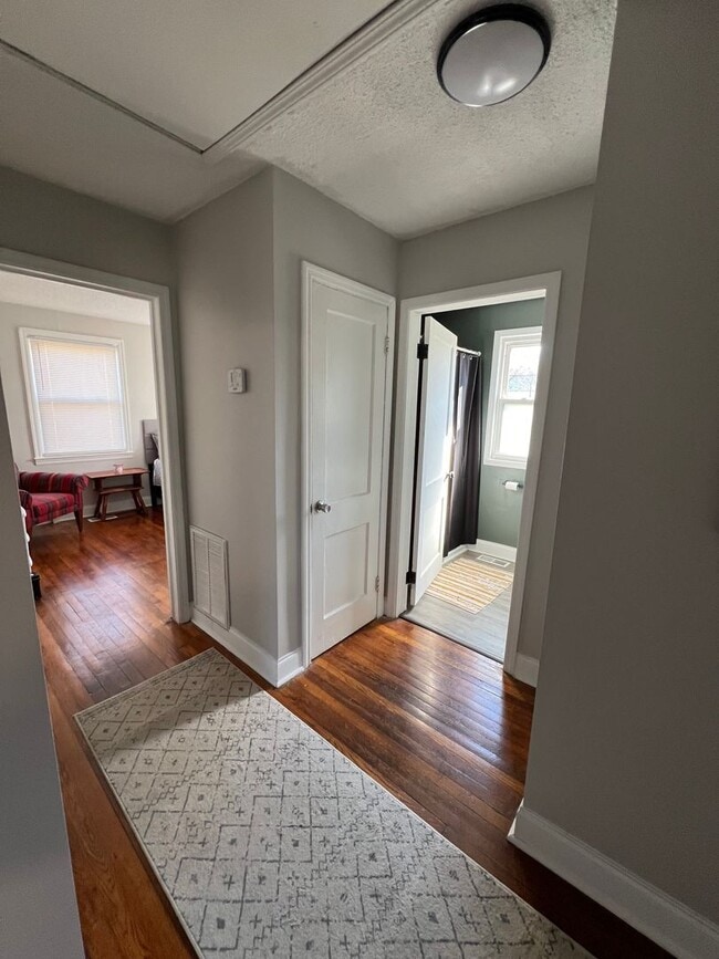 Photo - Knoxville 37920 - 2 bedroom, 1 bath home - Contact Adam Joachim (352) 220-7700