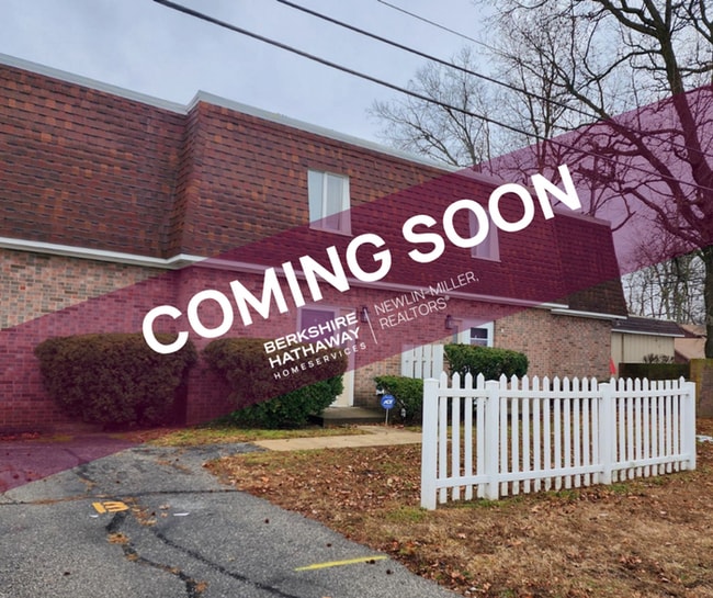 Building Photo - 3 Bedroom Townhome