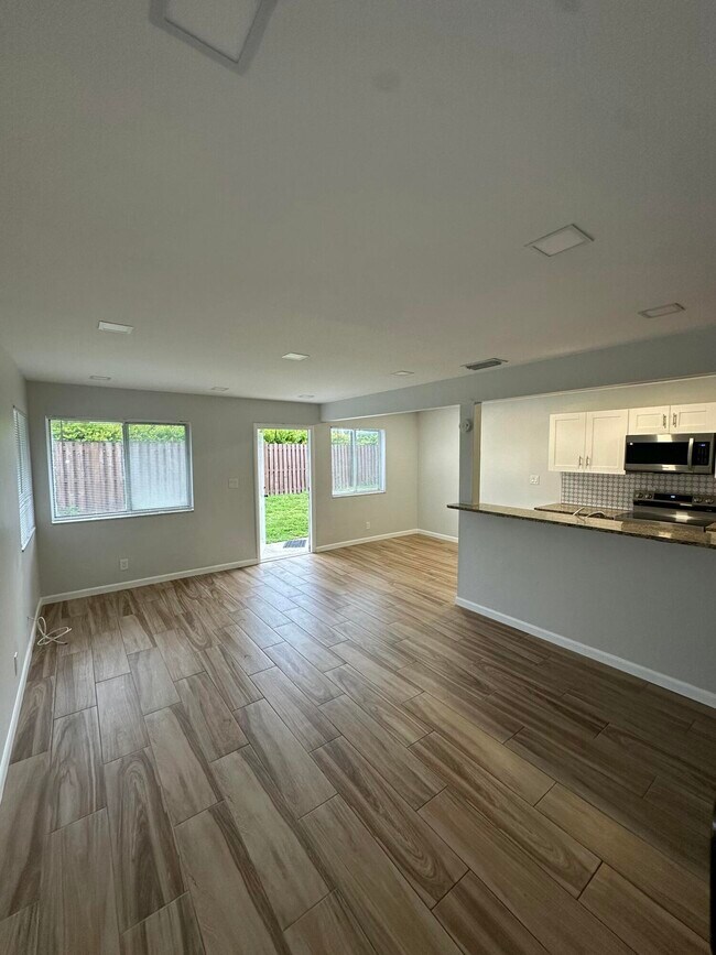 Photo - 200 E Tiffany Dr Unit 3