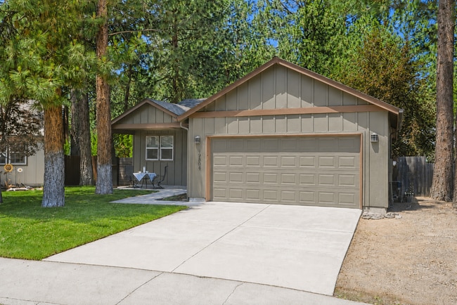 Building Photo - Furnished 3-Bedroom Home in Southwest Bend with Yard Care Included