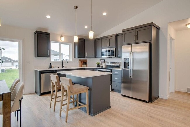 Building Photo - 3 Bedroom 2 Bath South Moorhead