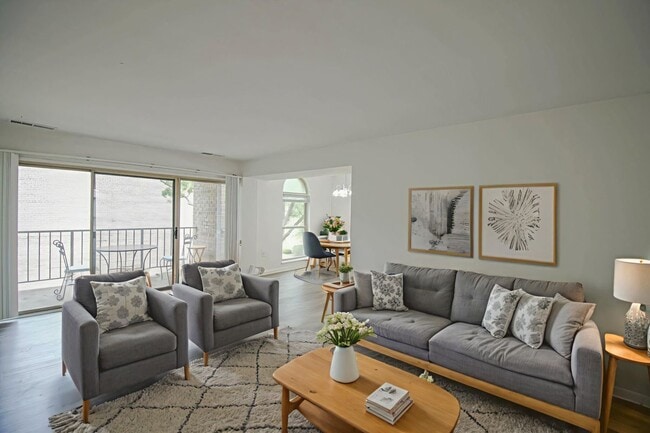 Building Photo - 6 Canterbury Square