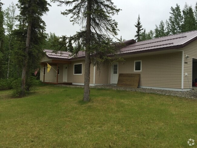 Building Photo - 3 bed/2 bath/ 2 car garage home in NP avai...