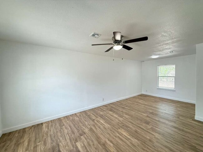 Photo - 339 Brettonwood Dr