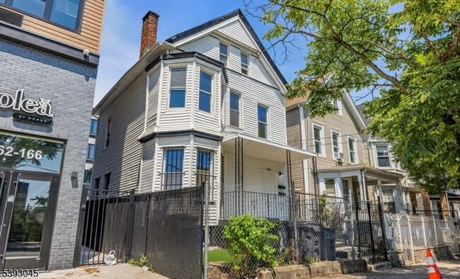 Building Photo - 168 N 5th St Unit 2