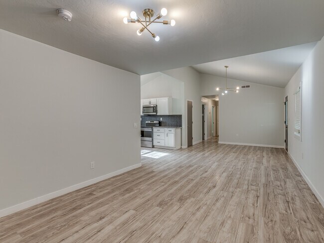 Photo - 1400 Alan Ln