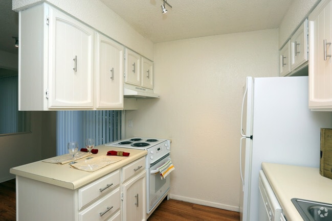 1BR - 750SF - Kitchen - Monaco Park