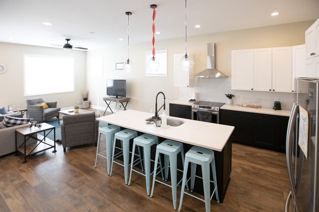 Building Photo - 219 E Morris St