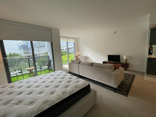 Photo - 31 SE 6th St Unidad 505