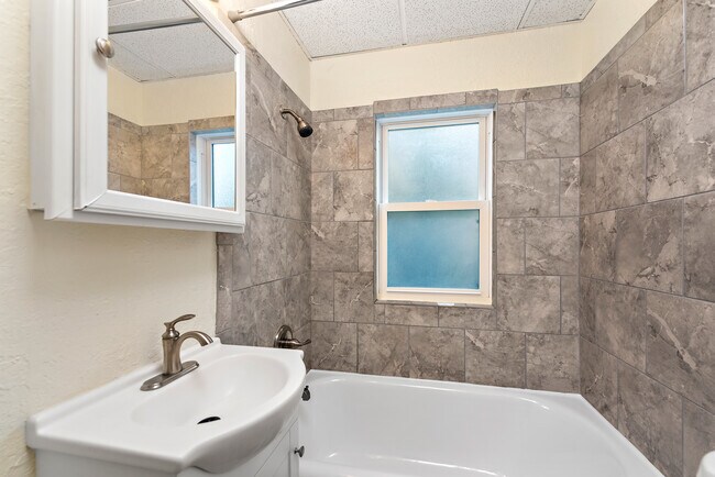 Photo - Brookside Plaza Apartments