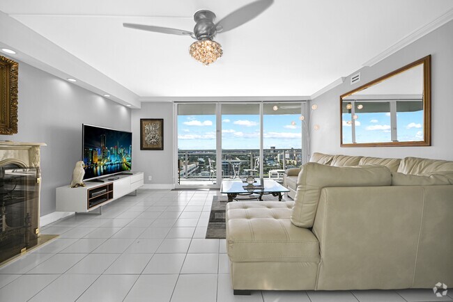 Building Photo - 2030 S Ocean Dr Unit 2027 Rental