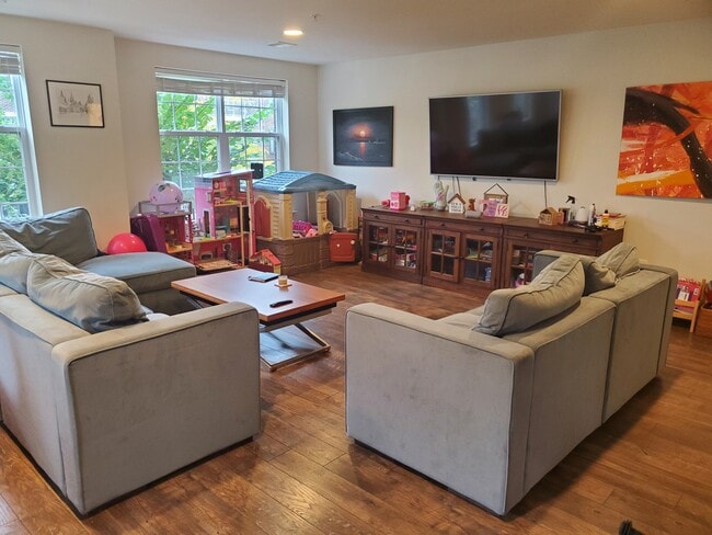 Sala de estar - 3894 Ashland Dr