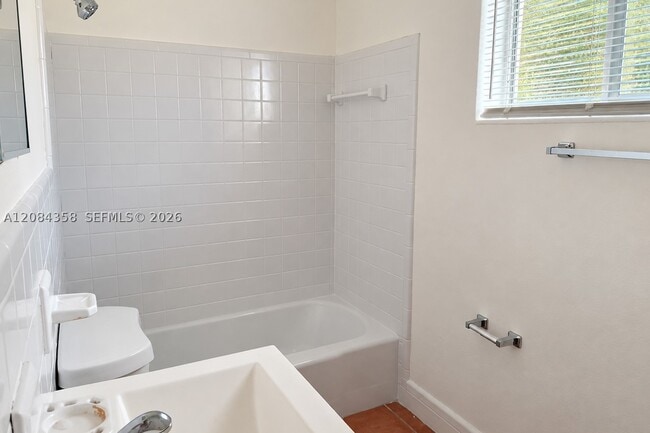 Photo - 304 SE 9th St Unit 8