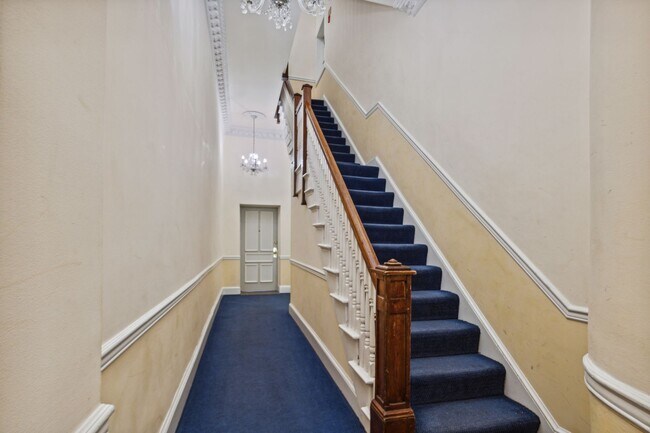 Photo - Available Now! Georgetown! Professionally ... Unit 8