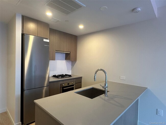 Building Photo - 131-02B 40th Rd Unit 7O