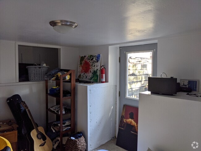 Building Photo - 103 S 8th Ave Unit C Rental