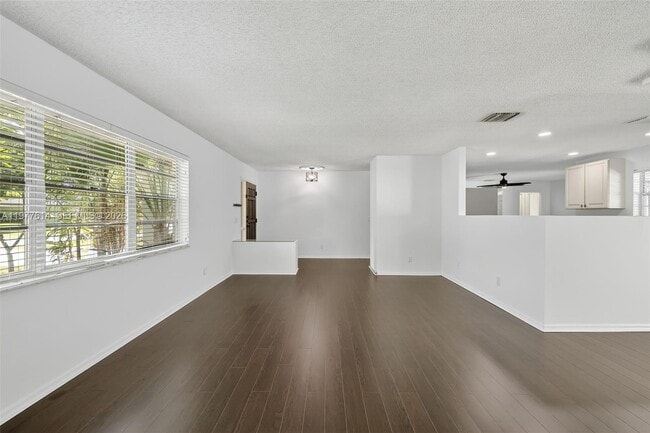 Photo - 770 SE Hollahan Ave