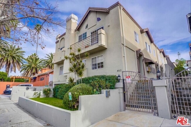 Building Photo - 852 N Poinsettia Pl Unit 5 Rental