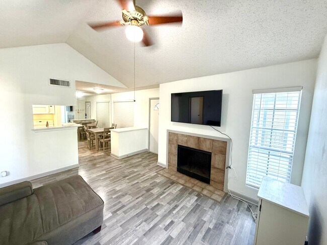 Photo - AVAILABLE NOW! 3rd Floor 1 Bedroom / 1 Bat...