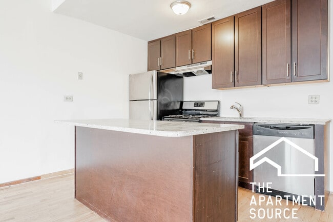 Photo - 2521 N Lincoln Ave Unit B3