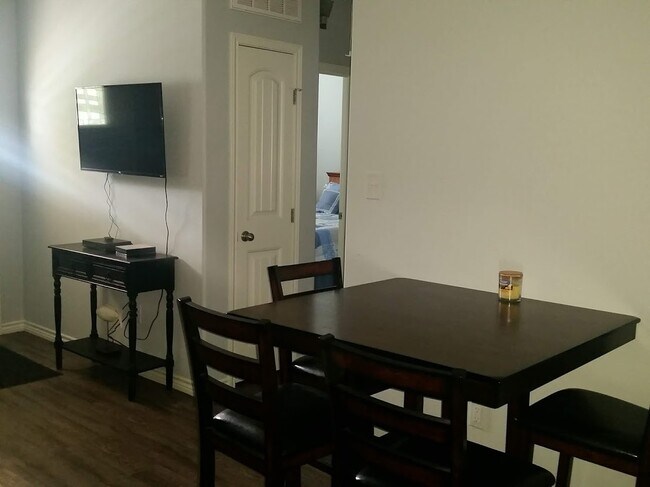 Photo - 509 S Guadalupe St