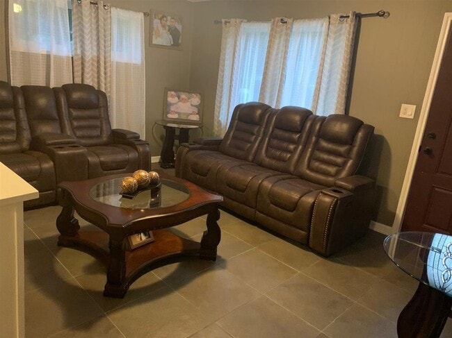 Photo - 216 Katherine St