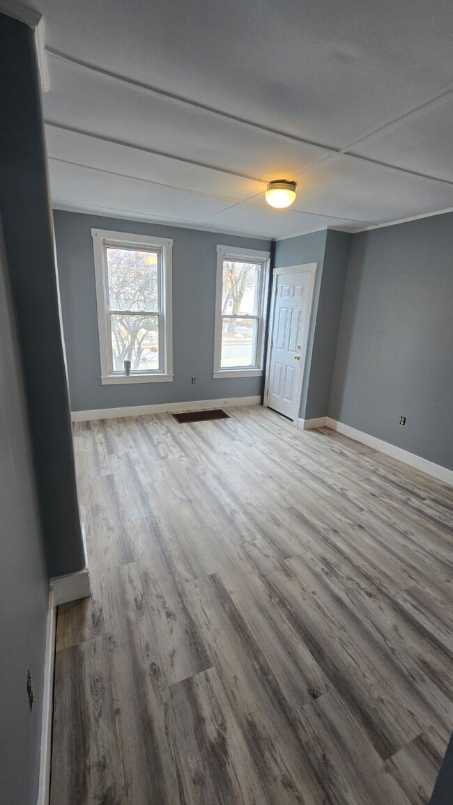 Building Photo - 353 N State St Unit A