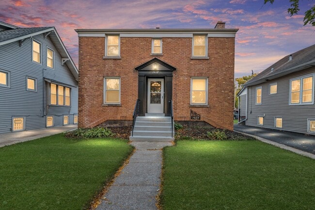 Photo - 1927 S 18th Ave