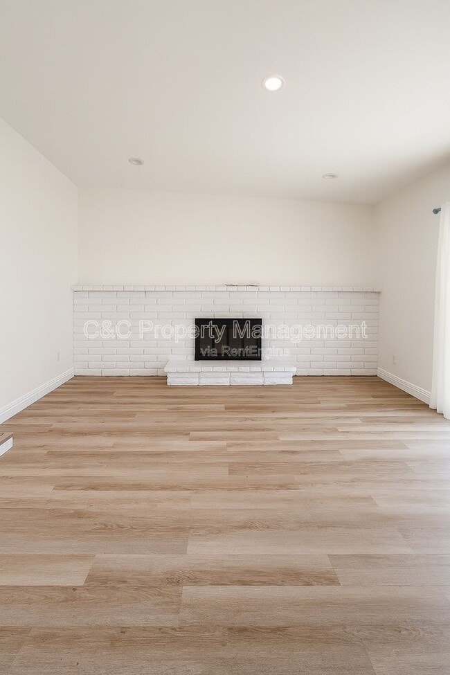 Photo - 296 Whitney Pl