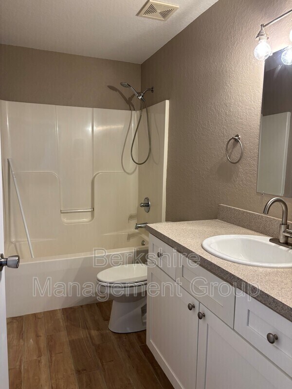 Photo - 2405 Ave C SW